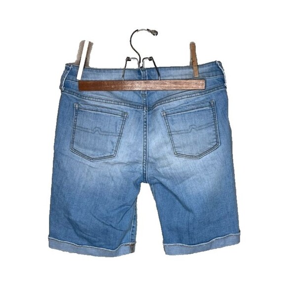 Arizona Jean Co Junior's Shorts Light Wash Distressed Denim Cuffed Bermuda Sz 5 - Picture 2 of 9